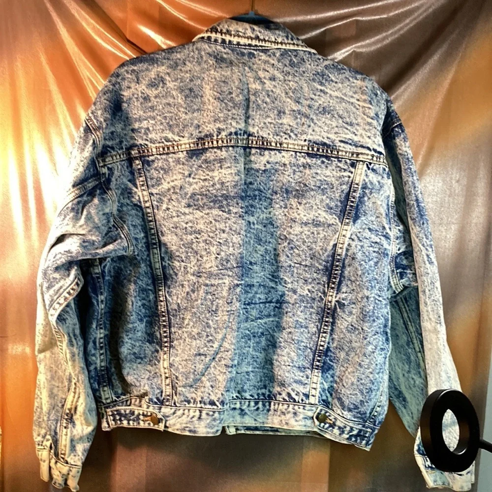 Vintage 1980’s “Adonie” blue‎ acid wash jean jacket. 52” chest 203